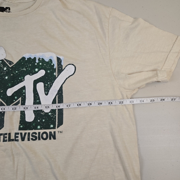 NWT MTV Graphic Tee Holiday Theme - Picture 7 of 8